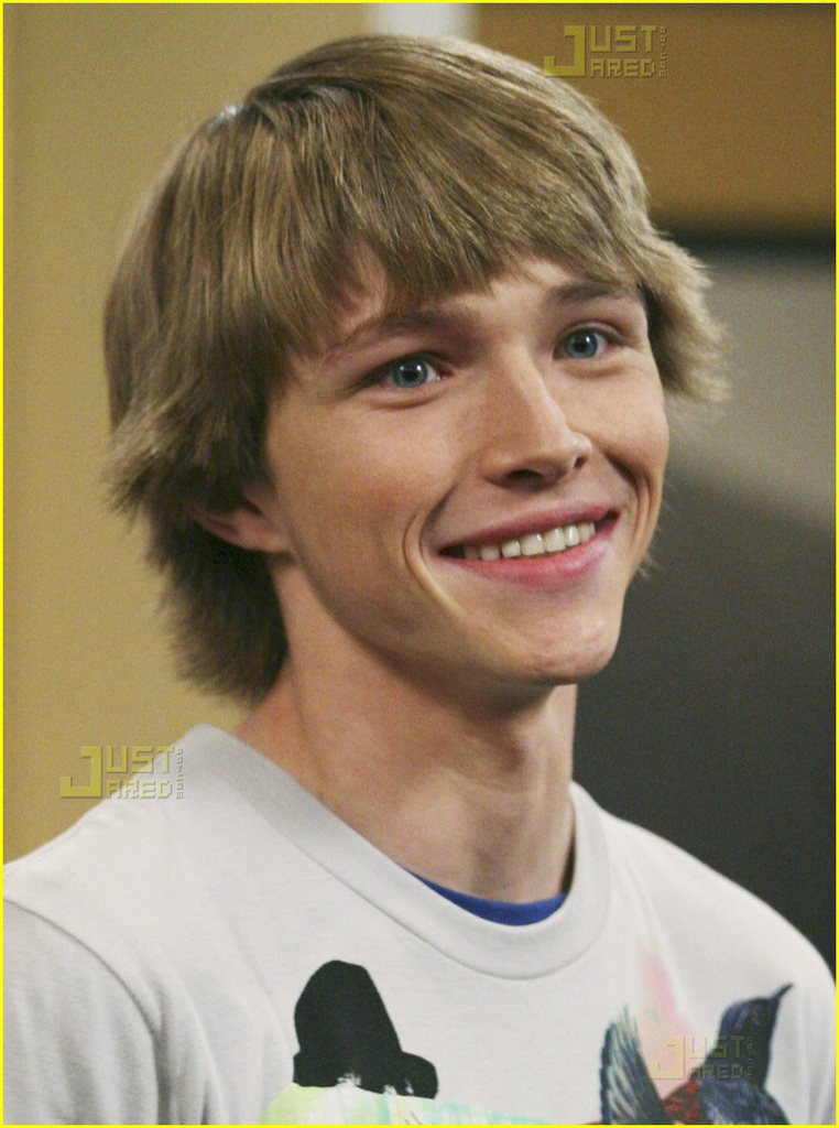 Sterling-Knight-sterling-knight-5191605-762-1024[1].jpg